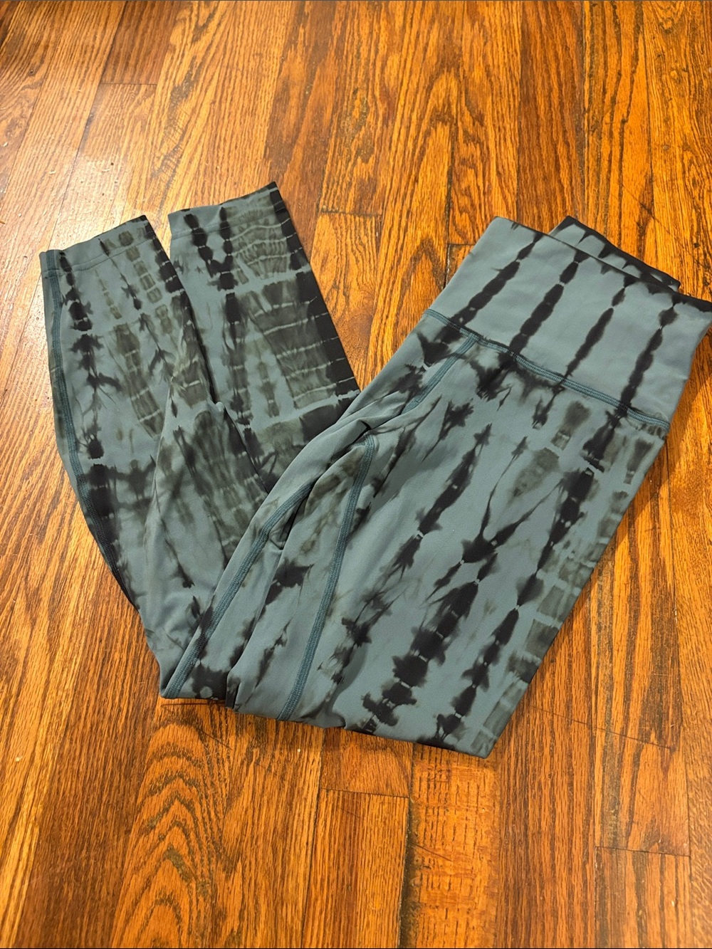 🎉Like New! Lululemon athletica Slate Green & Black Tie-Dye Leggings